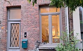 Funky Jungle house - Rustig gelegen rijwoning in hartje Mechelen